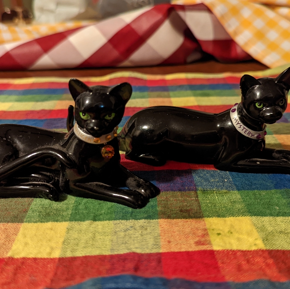 Intellegence and Mystery X2 The virtues of the black cats figurine the Hamilton